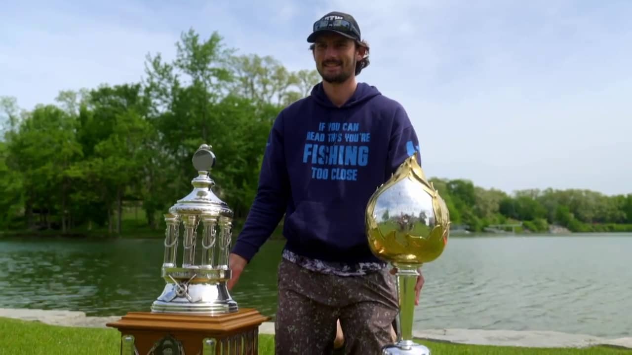 Connor Hellebuyck wins the Hart & Vezina